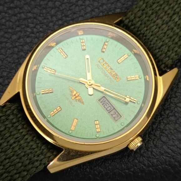 Vintage 1972 Citizen Automatic Mens Gold Watch W/daydate & Green accents - Picture 6 of 10
